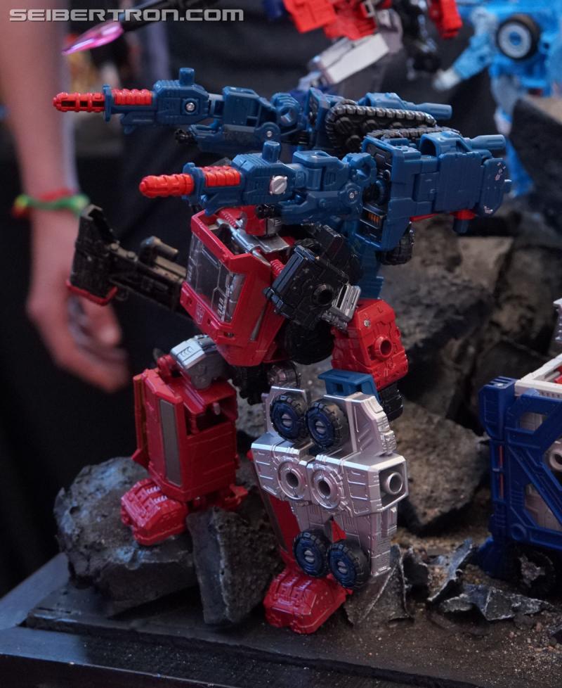 SDCC 2018: Transformers War for Cybertron SIEGE products - Transformers Event: DSC05958b