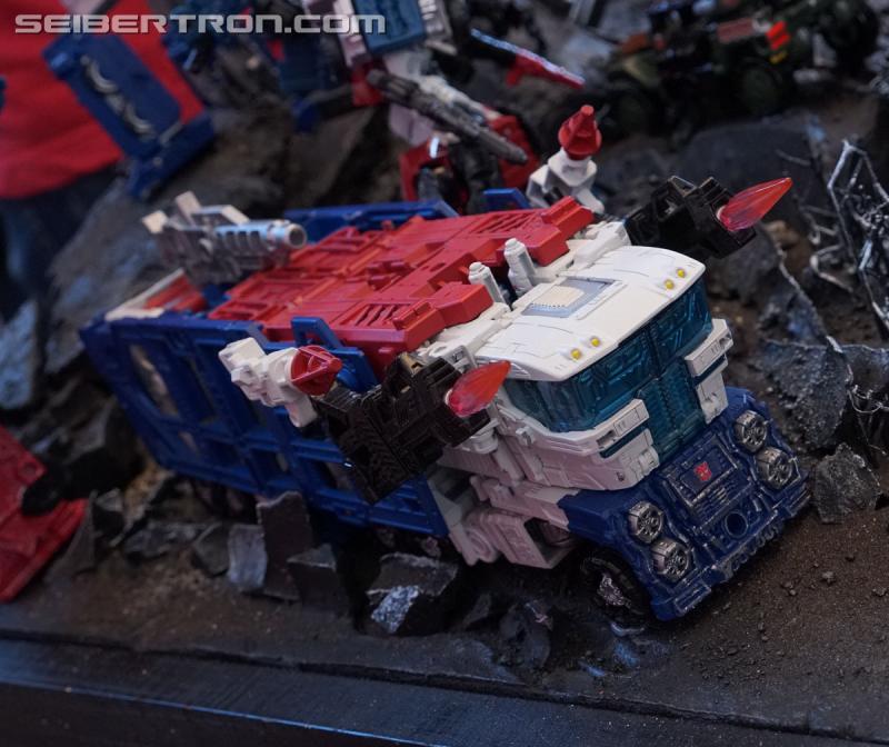 SDCC 2018: Transformers War for Cybertron SIEGE products - Transformers Event: DSC05960a