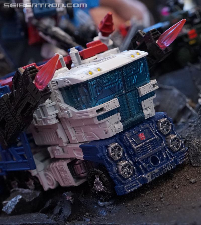 SDCC 2018: Transformers War for Cybertron SIEGE products - Transformers Event: DSC05961b
