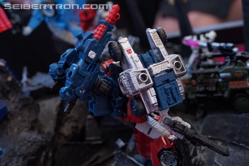 SDCC 2018: Transformers War for Cybertron SIEGE products - Transformers Event: DSC05971