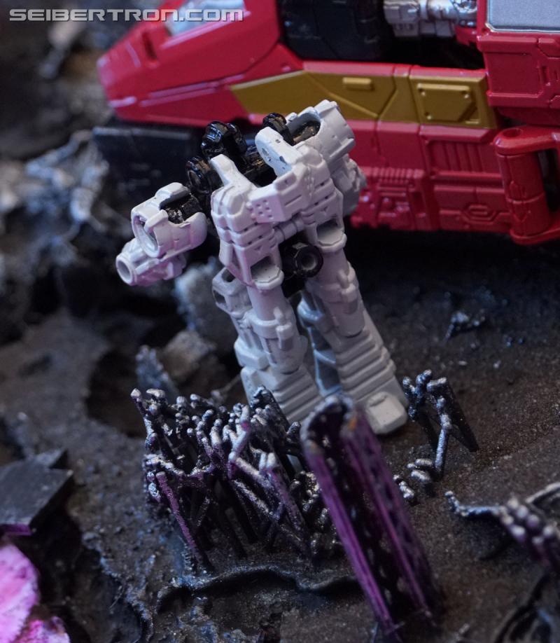 SDCC 2018: Transformers War for Cybertron SIEGE products - Transformers Event: DSC05978a