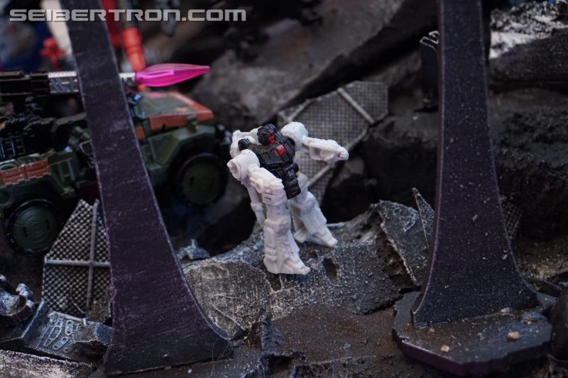 SDCC 2018: Transformers War for Cybertron SIEGE products - Transformers Event: DSC05988