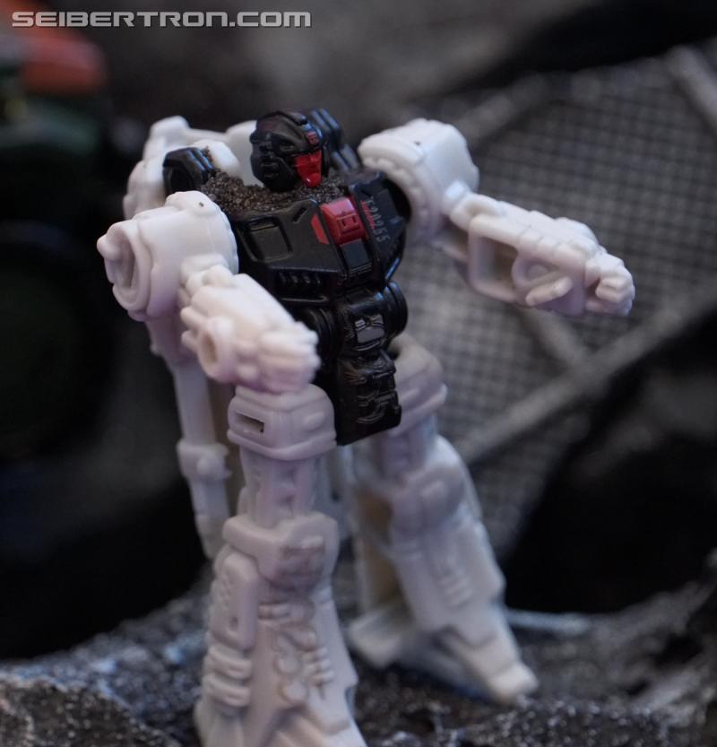 SDCC 2018: Transformers War for Cybertron SIEGE products - Transformers Event: DSC05989a