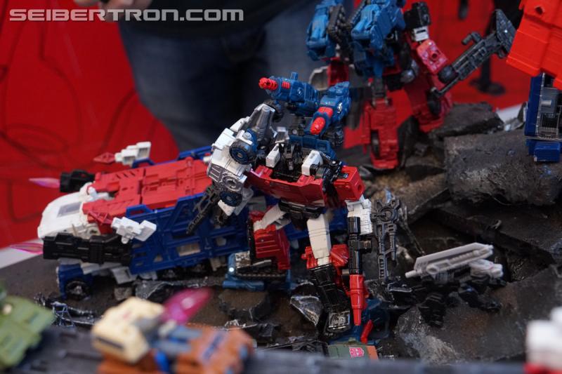 SDCC 2018: Transformers War for Cybertron SIEGE products - Transformers Event: DSC05992