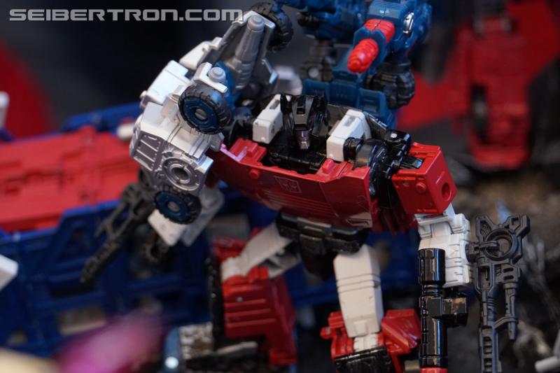 SDCC 2018: Transformers War for Cybertron SIEGE products - Transformers Event: DSC05993