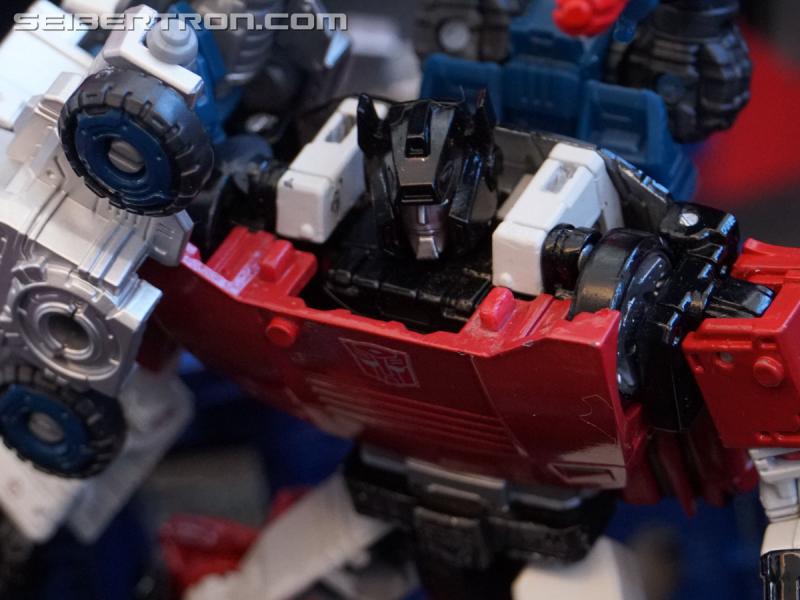SDCC 2018: Transformers War for Cybertron SIEGE products - Transformers Event: DSC05993a