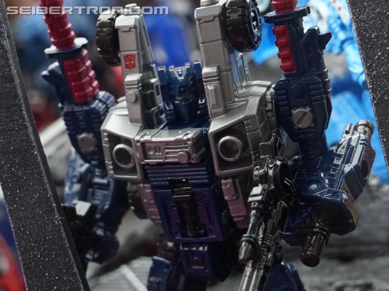 SDCC 2018: Transformers War for Cybertron SIEGE products - Transformers Event: DSC06830a