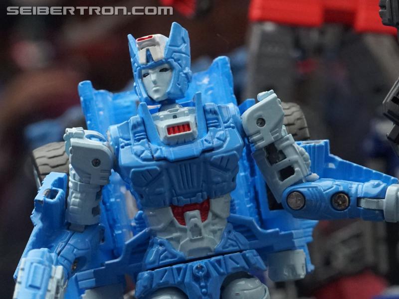 SDCC 2018: Transformers War for Cybertron SIEGE products - Transformers Event: DSC06838b