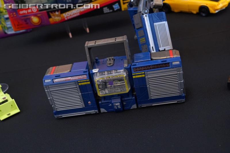 SDCC 2018: Bumblebee Movie Target exclusive products - Transformers Event: DSC06143