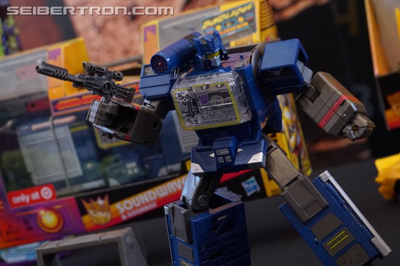 SDCC 2018: Bumblebee Movie Target exclusive products - Transformers Event: DSC06148
