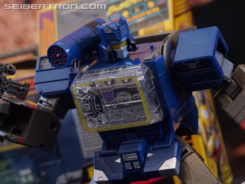 SDCC 2018: Bumblebee Movie Target exclusive products - Transformers Event: DSC06148a
