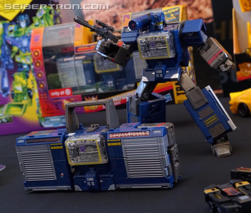 SDCC 2018: Bumblebee Movie Target exclusive products - Transformers Event: DSC06149a