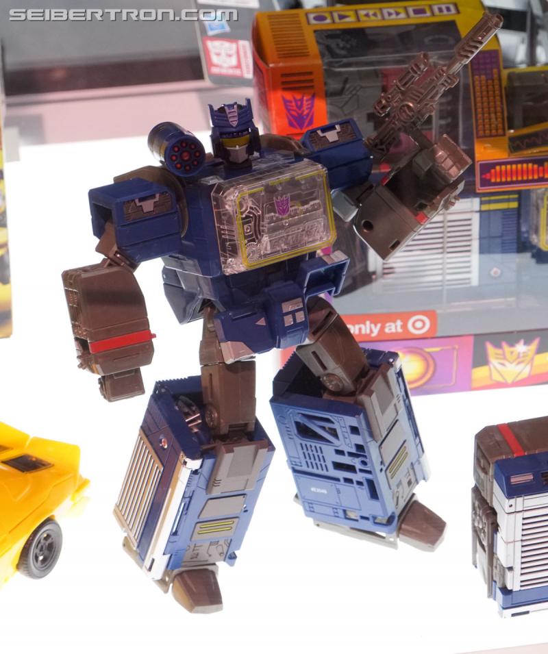 SDCC 2018: Bumblebee Movie Target exclusive products - Transformers Event: DSC06322a