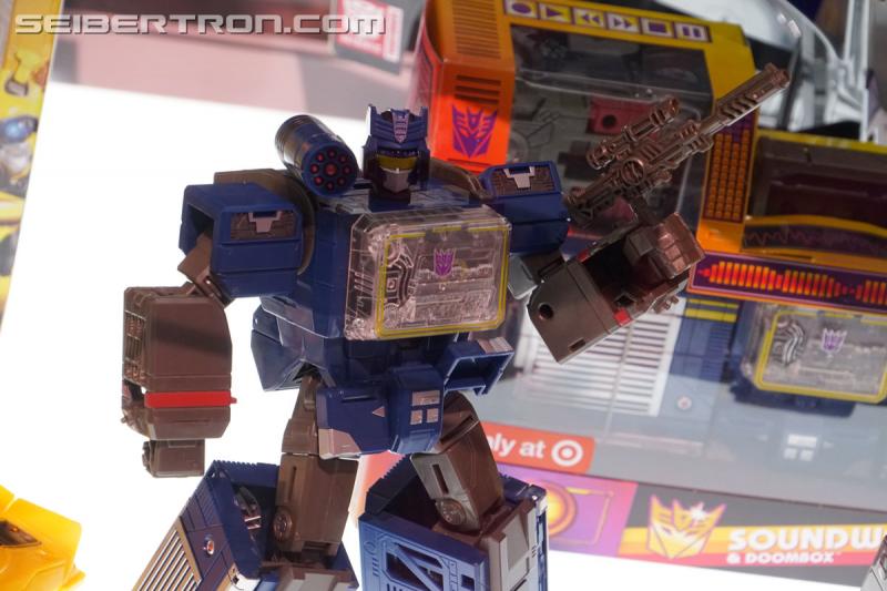SDCC 2018: Bumblebee Movie Target exclusive products - Transformers Event: DSC06323