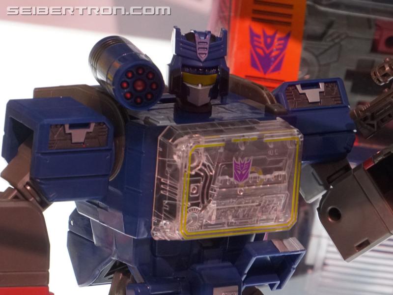 SDCC 2018: Bumblebee Movie Target exclusive products - Transformers Event: DSC06323a