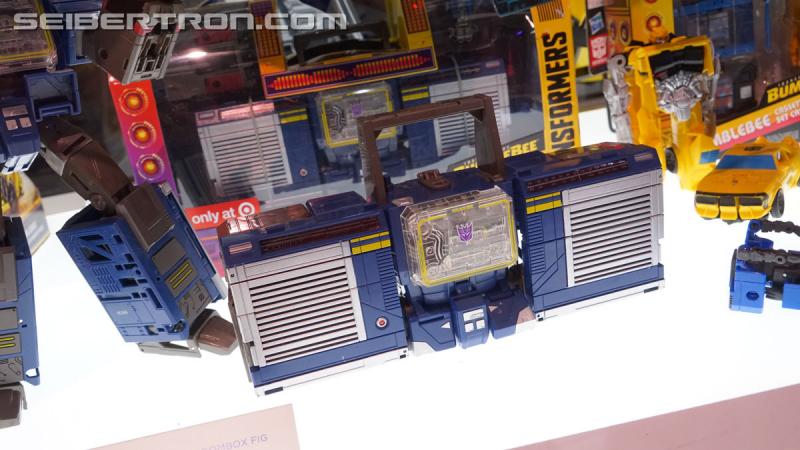 SDCC 2018: Bumblebee Movie Target exclusive products - Transformers Event: DSC06382