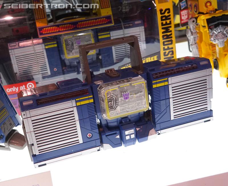 SDCC 2018: Bumblebee Movie Target exclusive products - Transformers Event: DSC06382a