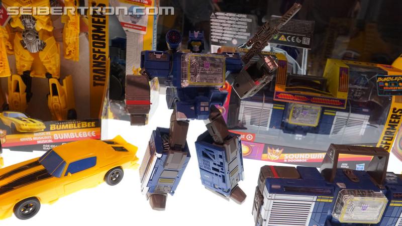 SDCC 2018: Bumblebee Movie Target exclusive products - Transformers Event: DSC06385