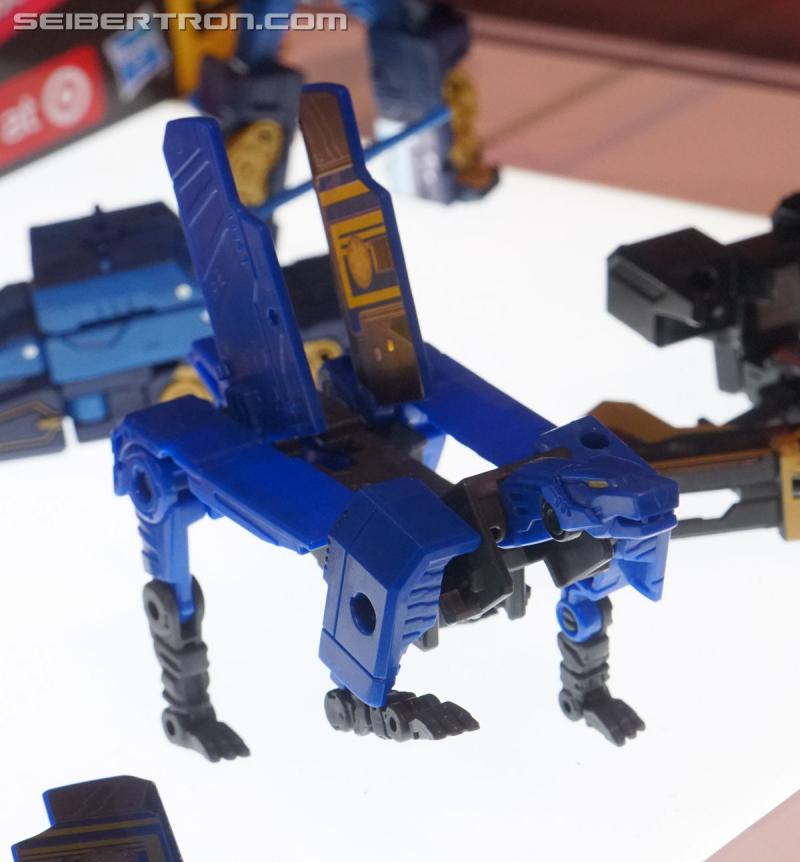SDCC 2018: Bumblebee Movie Target exclusive products - Transformers Event: DSC06391a