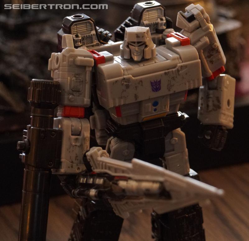 Transformers News: Seibertron.com Gallery and Video of Transformers War for Cybertron: Siege from #NYCC
