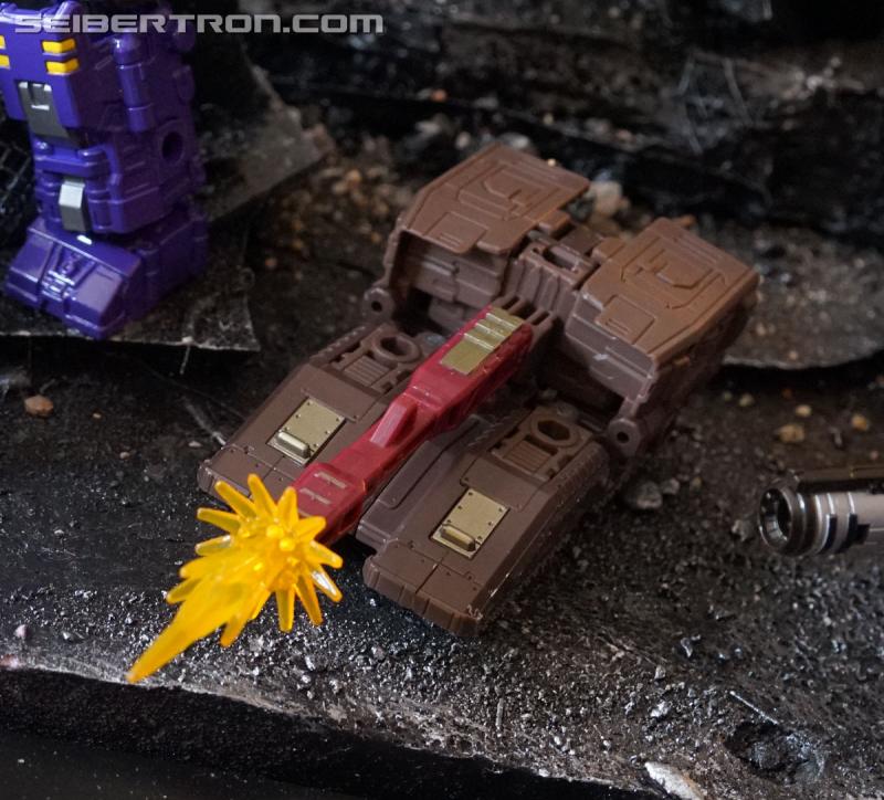 Transformers News: Seibertron.com Gallery and Video of Transformers War for Cybertron: Siege from #NYCC