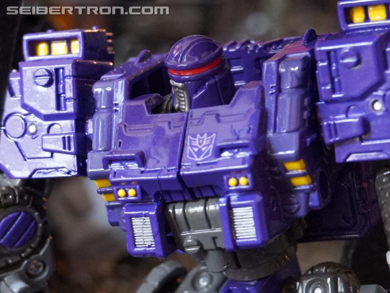 Transformers News: Seibertron.com Gallery and Video of Transformers War for Cybertron: Siege from #NYCC