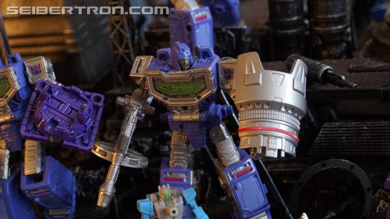 Transformers News: Seibertron.com Gallery and Video of Transformers War for Cybertron: Siege from #NYCC