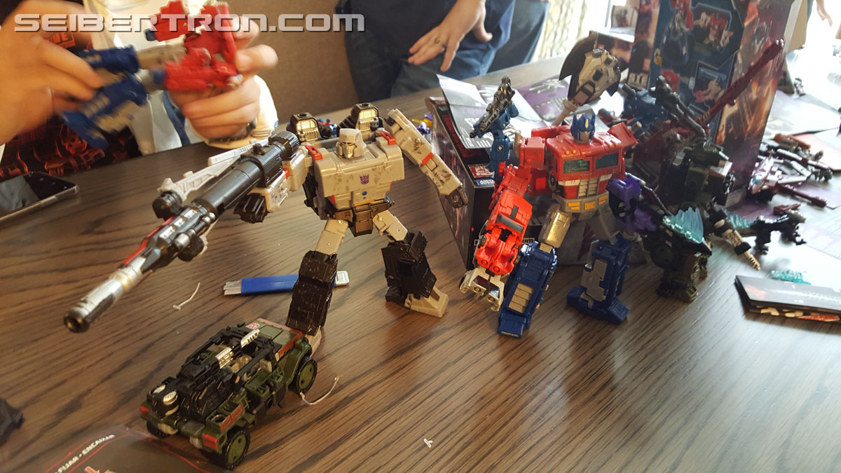 NYCC 2018 - War for Cybertron Wave 1 Unboxing Event