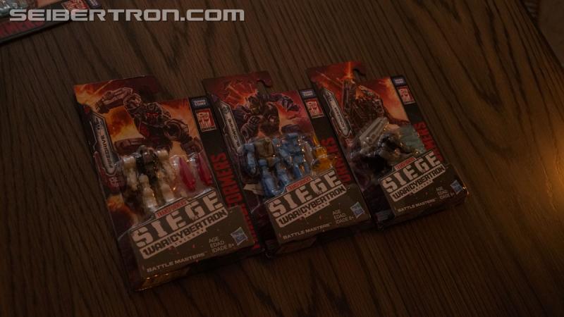 Transformers News: Unboxing Event gallery and video for Transformers War for Cybertron: SIEGE