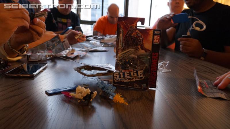 Transformers News: Unboxing Event gallery and video for Transformers War for Cybertron: SIEGE