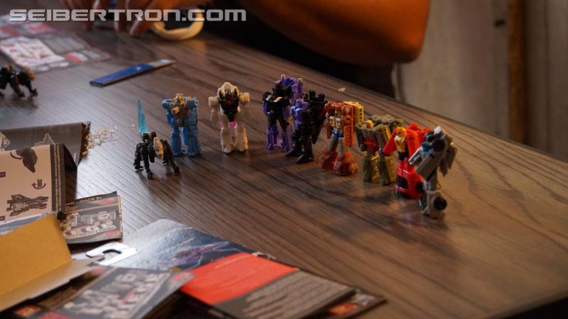 Transformers News: Unboxing Event gallery and video for Transformers War for Cybertron: SIEGE