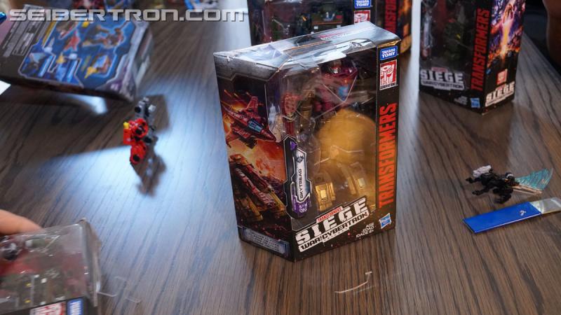 NYCC 2018 - War for Cybertron Wave 1 Unboxing Event