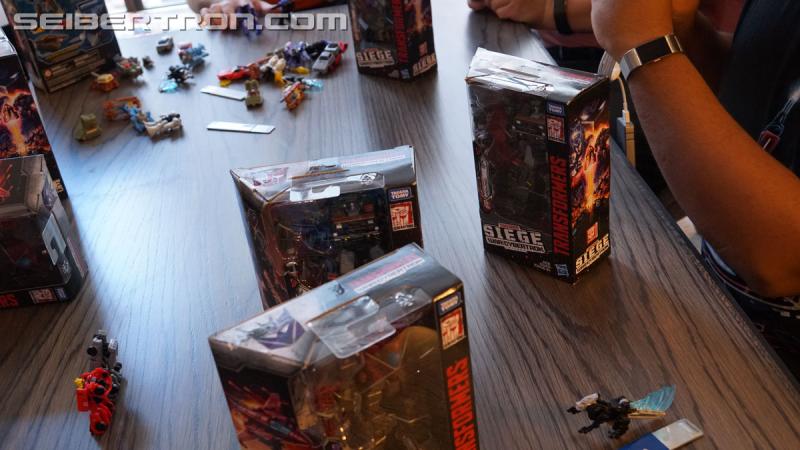 NYCC 2018: War for Cybertron Wave 1 Unboxing Event - Transformers Event: DSC08852