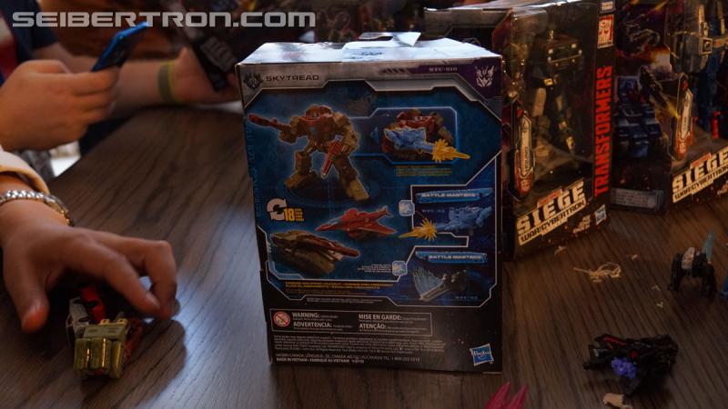 Transformers News: Unboxing Event gallery and video for Transformers War for Cybertron: SIEGE