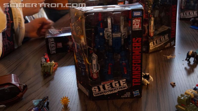 NYCC 2018: War for Cybertron Wave 1 Unboxing Event - Transformers Event: DSC08858