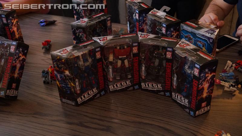 Transformers News: Unboxing Event gallery and video for Transformers War for Cybertron: SIEGE