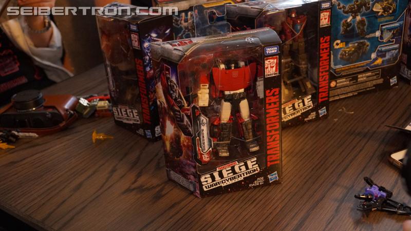 NYCC 2018: War for Cybertron Wave 1 Unboxing Event - Transformers Event: DSC08865