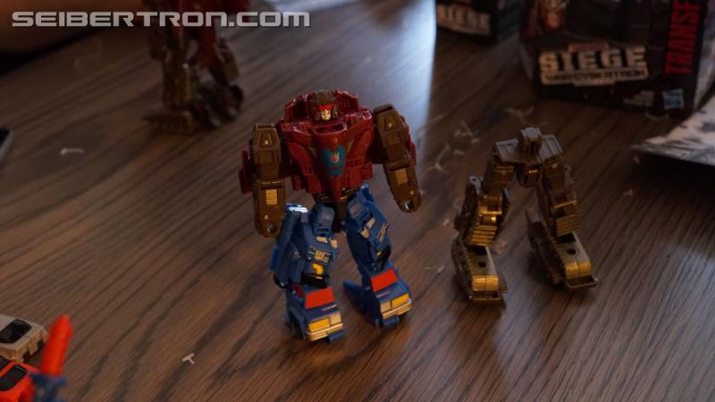 NYCC 2018: War for Cybertron Wave 1 Unboxing Event - Transformers Event: DSC08895