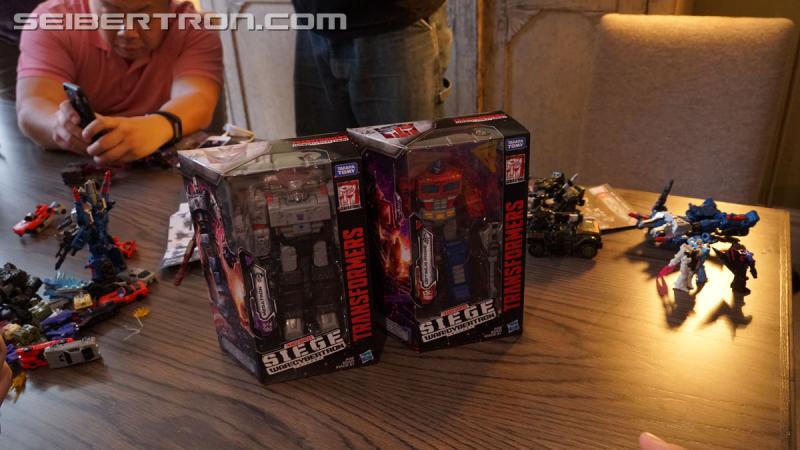 NYCC 2018: War for Cybertron Wave 1 Unboxing Event - Transformers Event: DSC08897