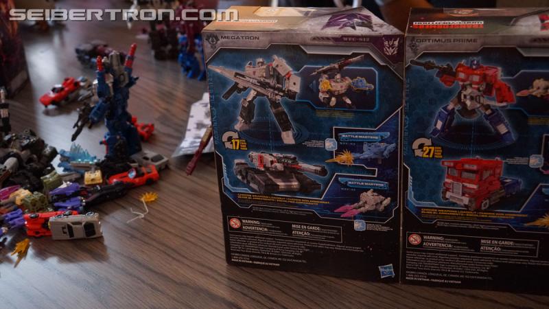 Transformers News: Unboxing Event gallery and video for Transformers War for Cybertron: SIEGE