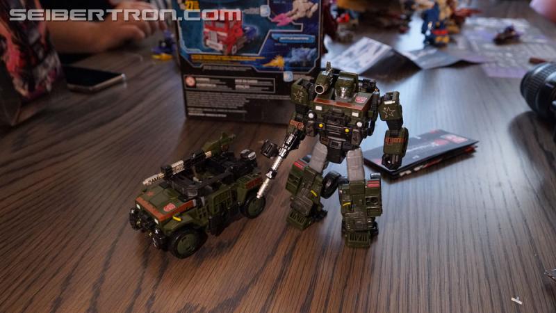 Transformers News: Unboxing Event gallery and video for Transformers War for Cybertron: SIEGE