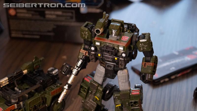 NYCC 2018: War for Cybertron Wave 1 Unboxing Event - Transformers Event: DSC08905