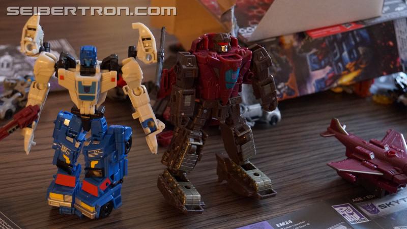 NYCC 2018: War for Cybertron Wave 1 Unboxing Event - Transformers Event: DSC08908