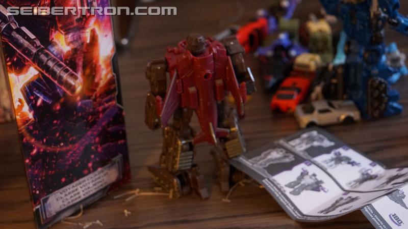 Transformers News: Unboxing Event gallery and video for Transformers War for Cybertron: SIEGE