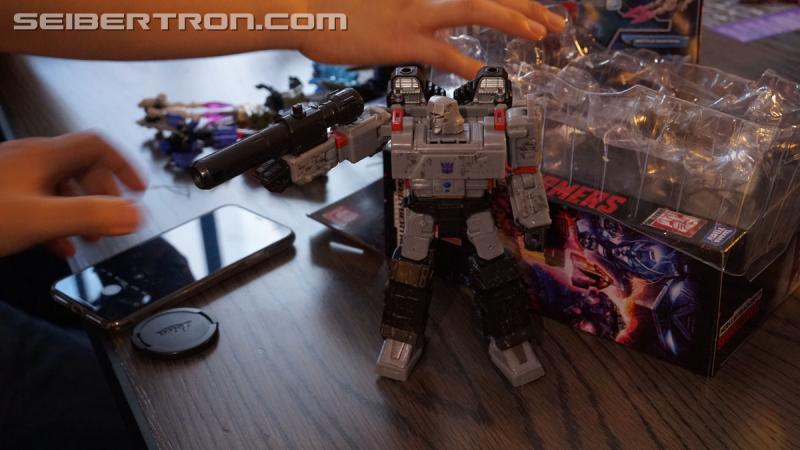 NYCC 2018: War for Cybertron Wave 1 Unboxing Event - Transformers Event: DSC08914