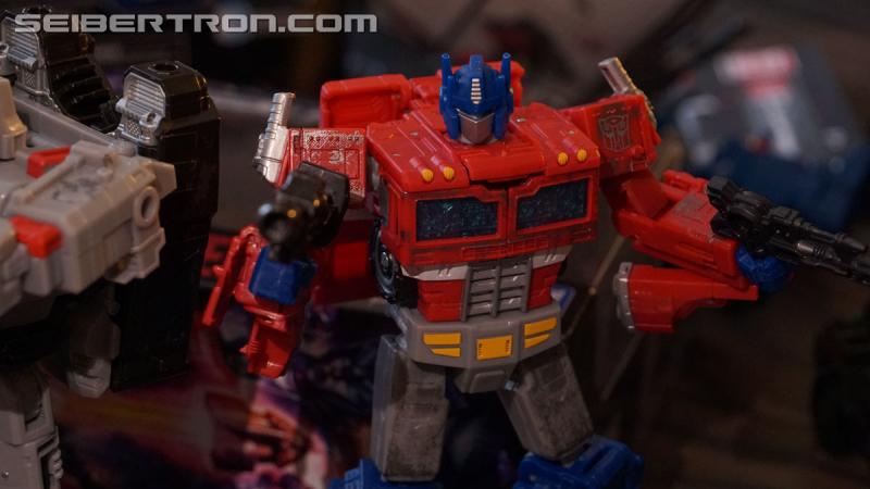 NYCC 2018: War for Cybertron Wave 1 Unboxing Event - Transformers Event: DSC08917