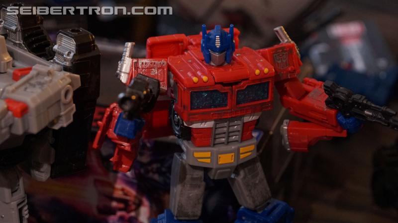 NYCC 2018 - War for Cybertron Wave 1 Unboxing Event