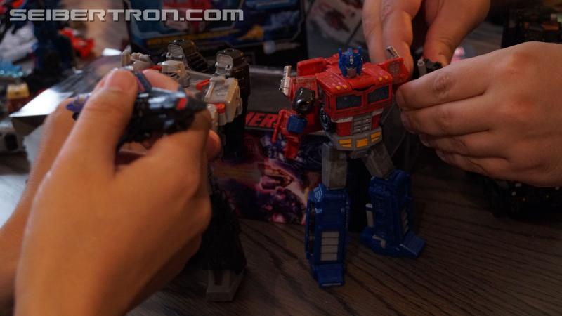 NYCC 2018: War for Cybertron Wave 1 Unboxing Event - Transformers Event: DSC08918