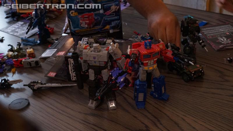 NYCC 2018: War for Cybertron Wave 1 Unboxing Event - Transformers Event: DSC08924