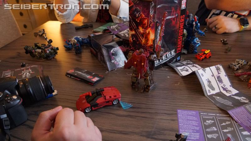 NYCC 2018: War for Cybertron Wave 1 Unboxing Event - Transformers Event: DSC08953